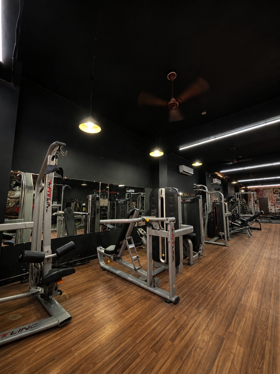 Plate-loaded machine zone